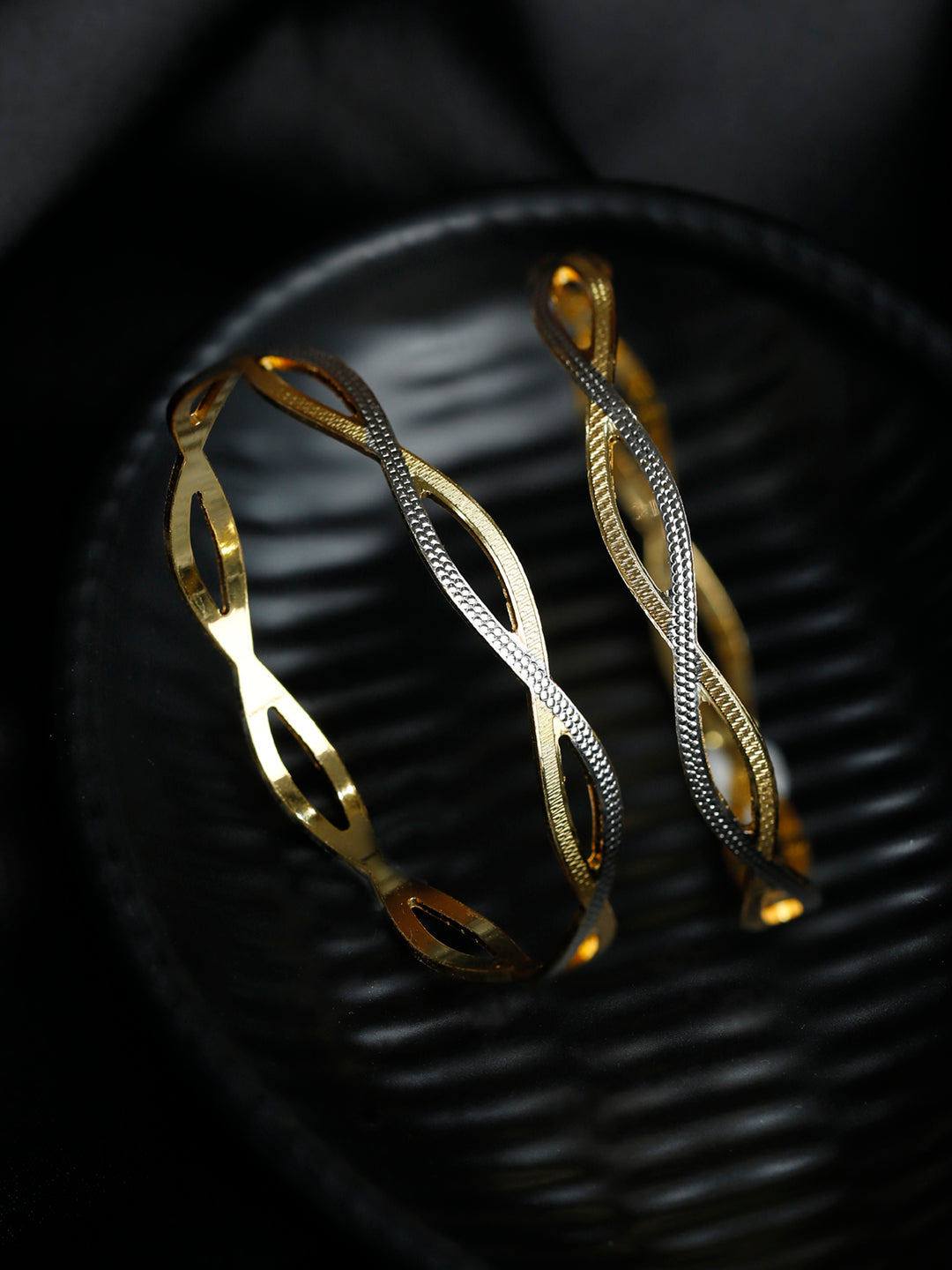 Dual Toned Wavy Patterned Set of Bangles - Main Image