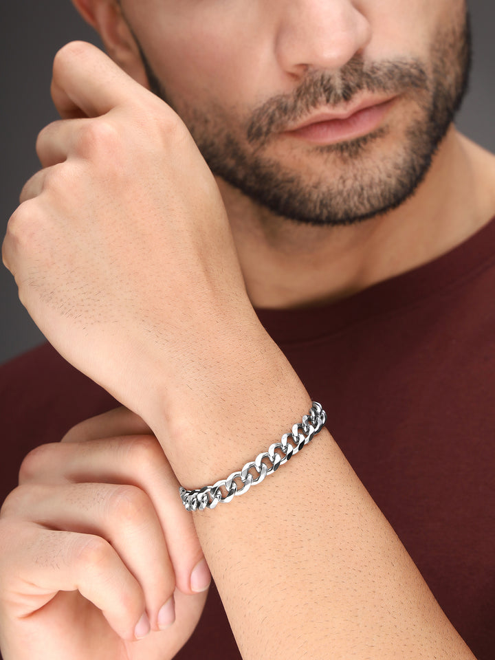 A silver plated men bracelet