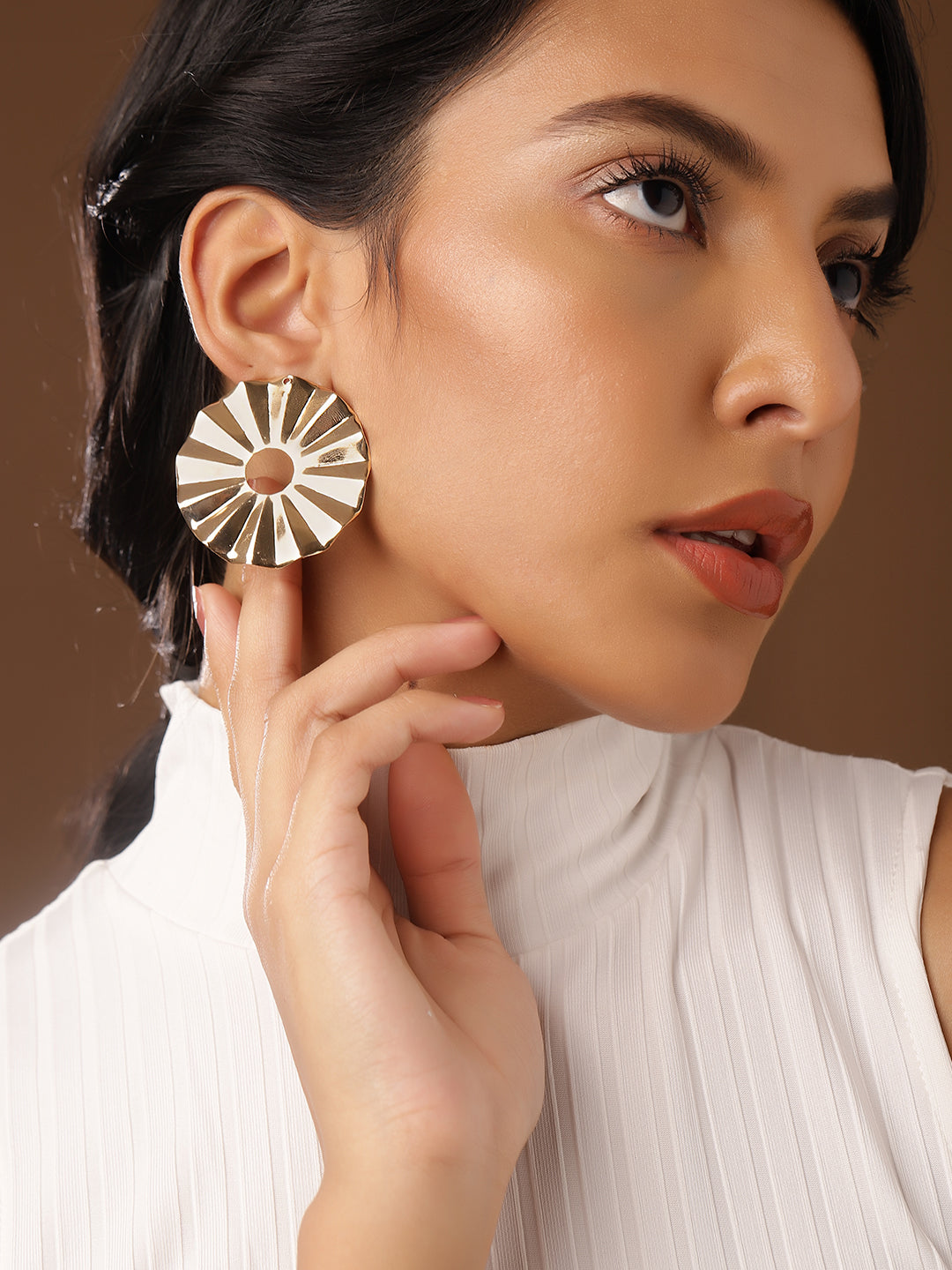 Fancy Floral Pattern Elegant Gold Plated Stud Earrings