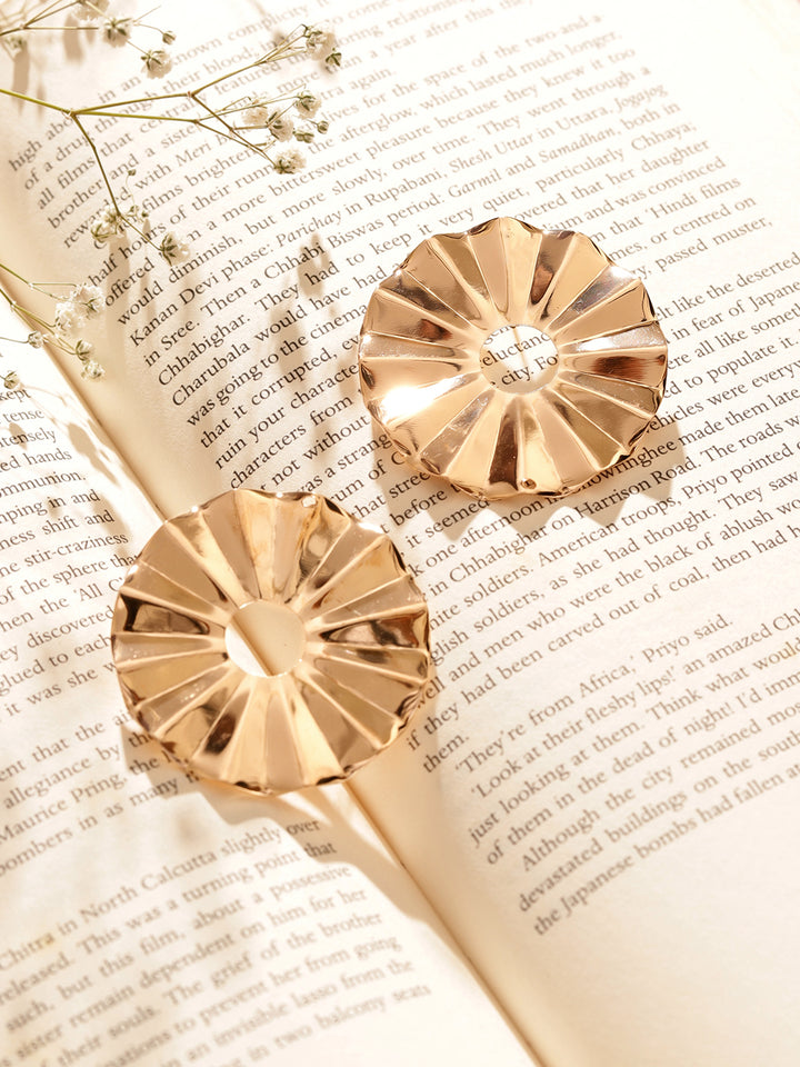 Fancy Floral Pattern Elegant Gold Plated Stud Earrings