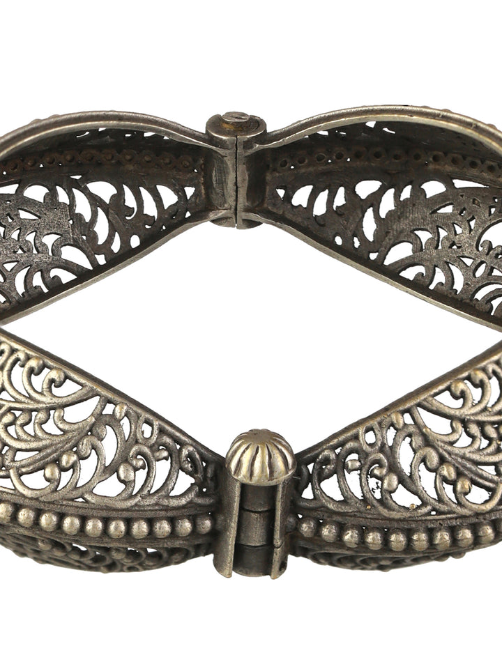 Priyaasi Designer Leaf Motif Oxidised Silver Bracelet
