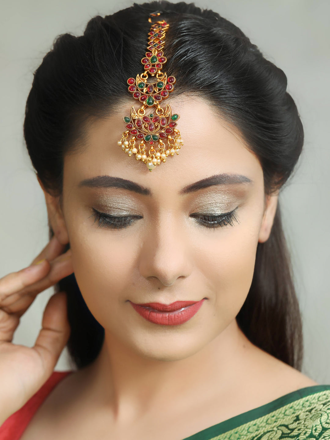 Kemp Stones Pearls Floral Gold Plated Maang Tikka