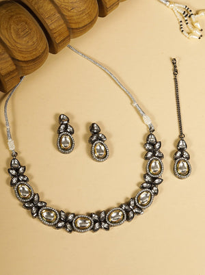 Black Kundan Stones Leaf MaangTika Jewellery Set