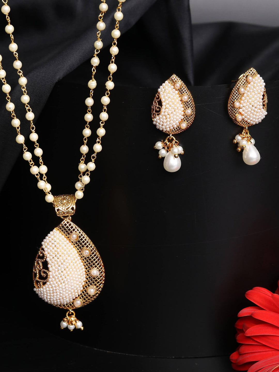 White Beads Gold Plated Pendant Set